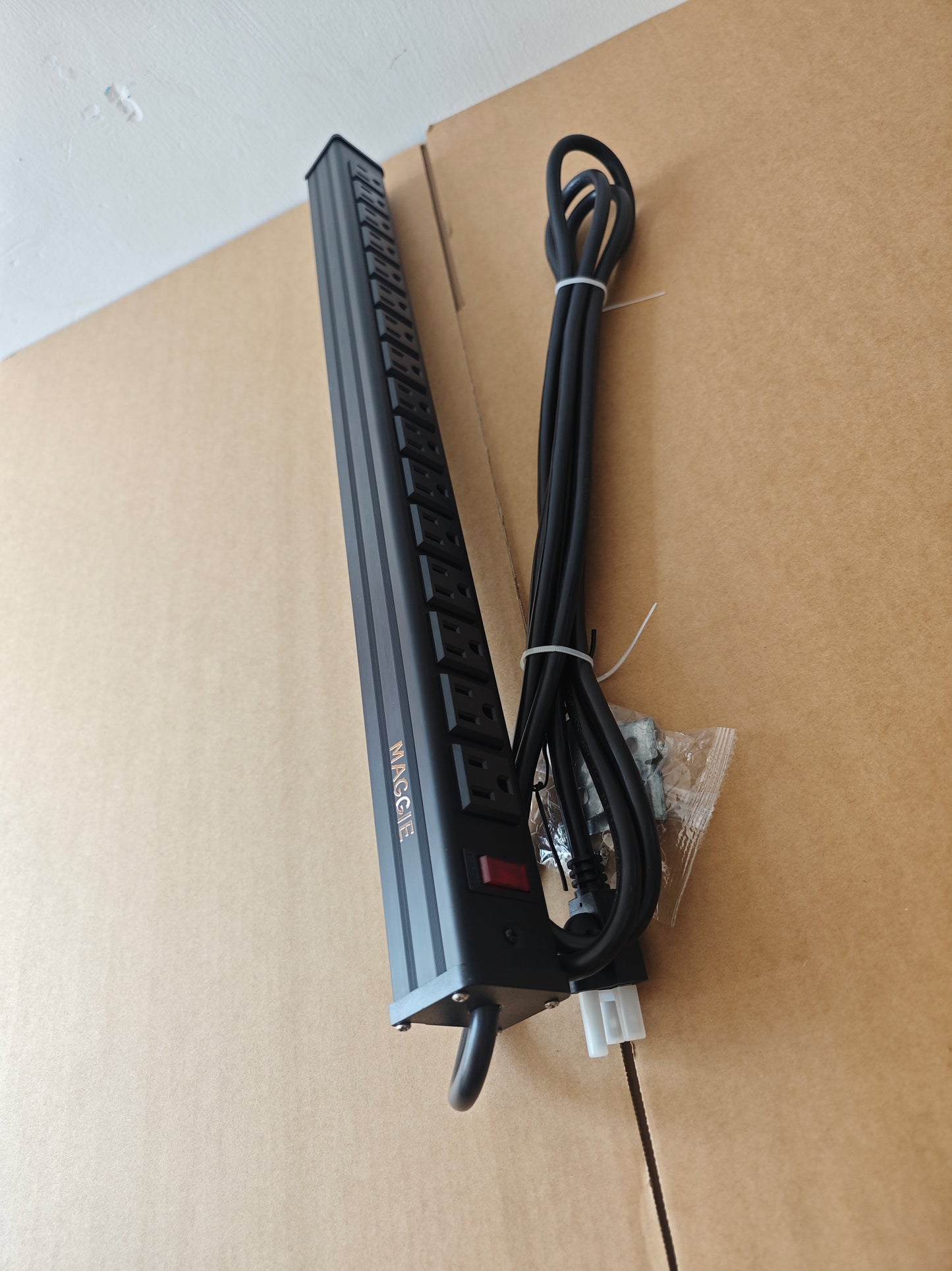 Maggie 16 Outlets Long Power Strip Metal Wall Mount Power Strip 10 FT Heavy Duty Garage