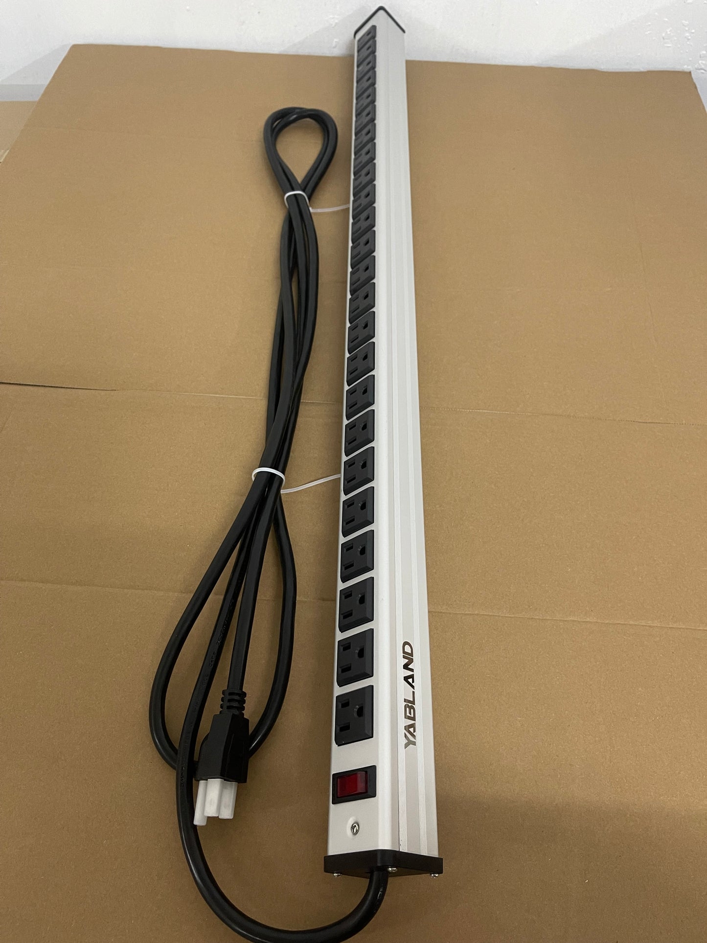 YABLAND 16 Outlet Power Strip, Heavy Duty Metal Power Strip