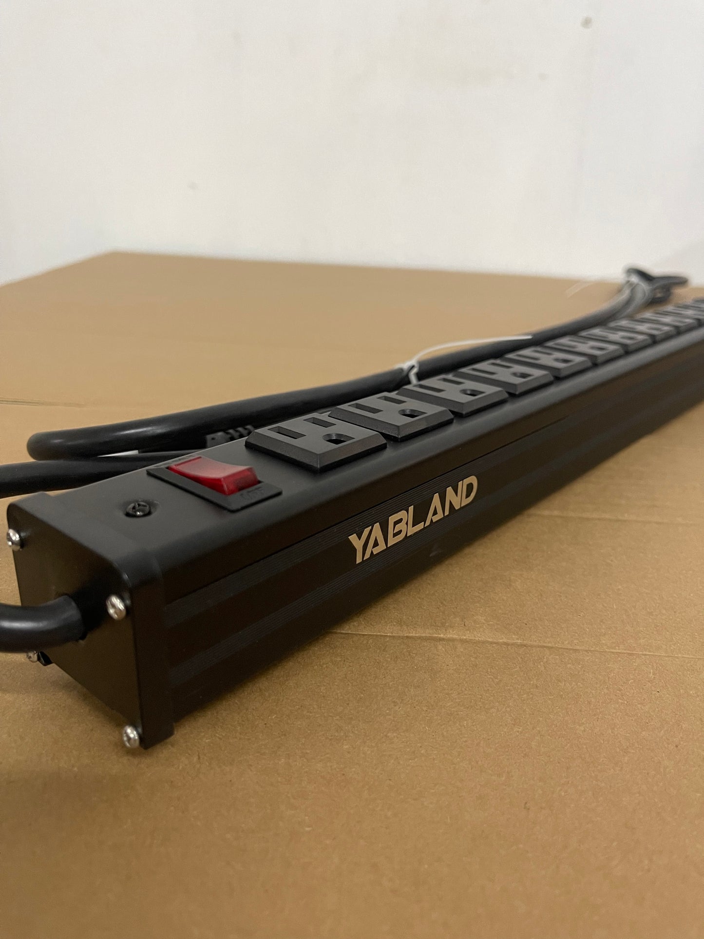 YABLAND 16 Outlet Power Strip, Heavy Duty Metal Power Strip