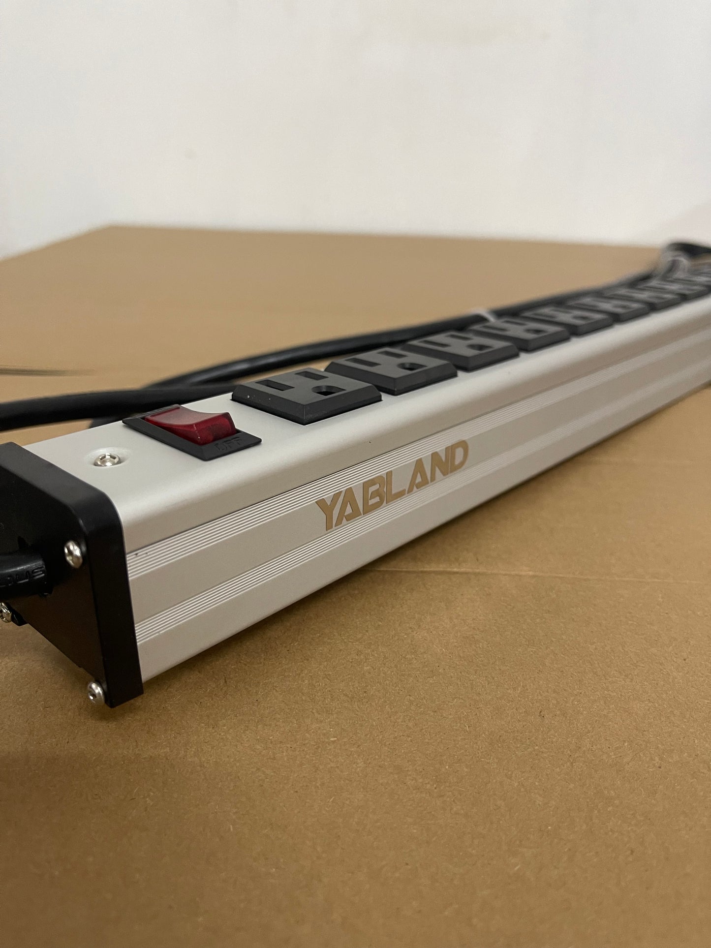 YABLAND 16 Outlet Power Strip, Heavy Duty Metal Power Strip